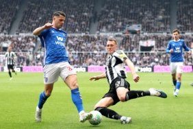 Dan_Burn_tackle_Sunderland