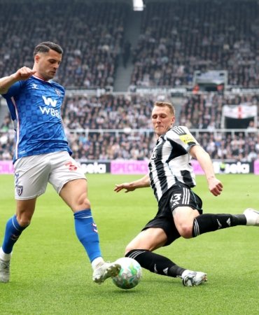 Dan_Burn_tackle_Sunderland