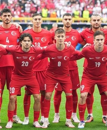 a-milli-takim-sahada-turkiye-rom