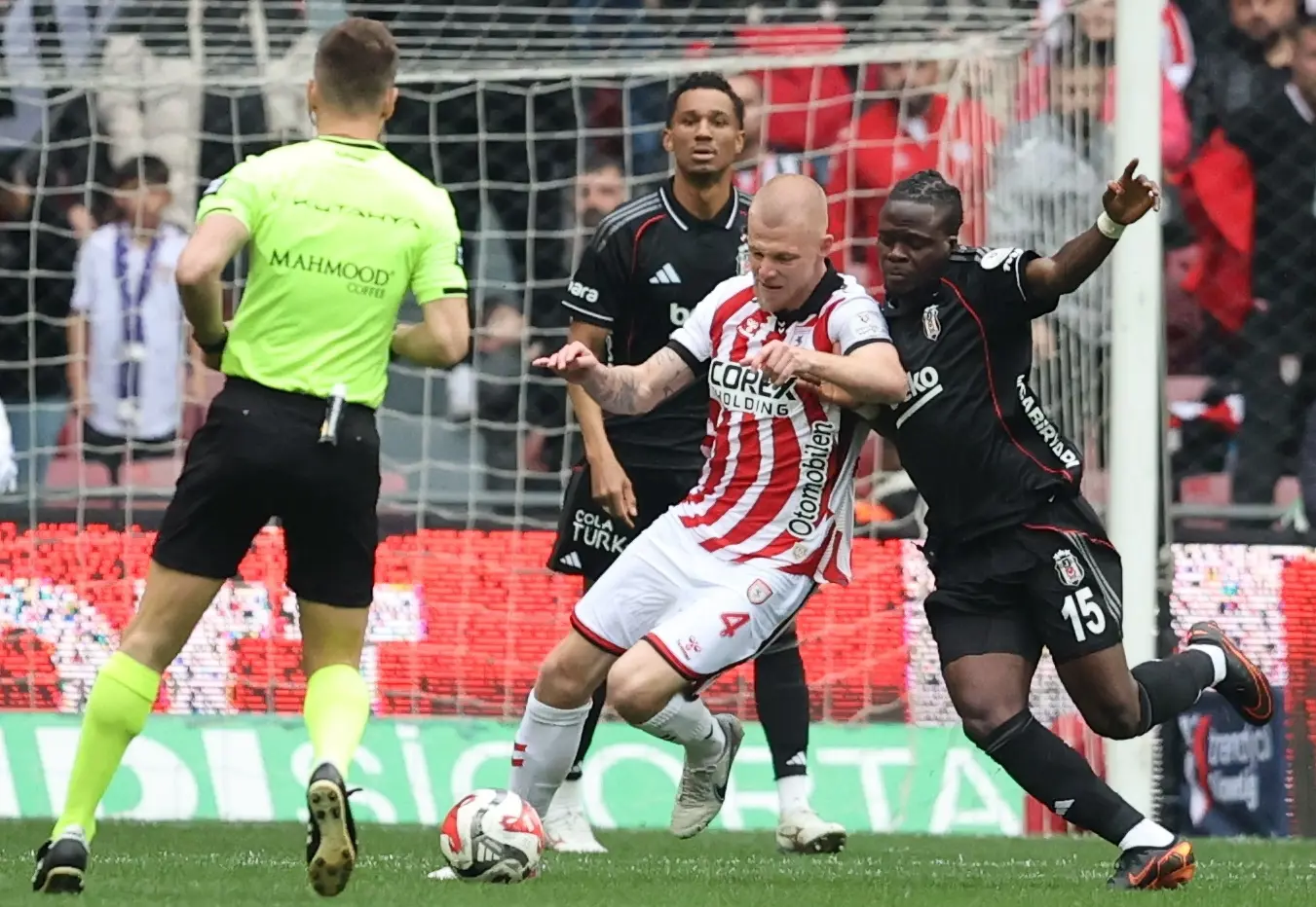 Besiktas-Samsunda-sahaya-yenildi-liderle-fark-16-puana-yukseldi-featured