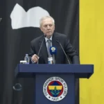 Surprise-Flash-Share-During-Aziz-Yildirim8217s-Speech-at-Fenerbahce-Board-Meeting-A-Topic-of-Social-Media-Discussion-featured