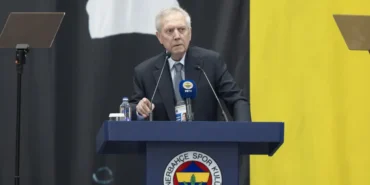 Surprise-Flash-Share-During-Aziz-Yildirim8217s-Speech-at-Fenerbahce-Board-Meeting-A-Topic-of-Social-Media-Discussion-featured