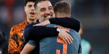 Arda Turan yönetimindeki Shakhtar Donetsk, SK Poltava’yı 4-0 mağlup ederek Ukrayna Premier Lig’de bitime üç hafta kala şampiyonluğunu ilan etti. Arda Turan, bu başarıyla Avrupa’nın üst düzey liglerinde şampiyonluk yaşayan ilk Türk teknik direktör olarak tarihe geçti.