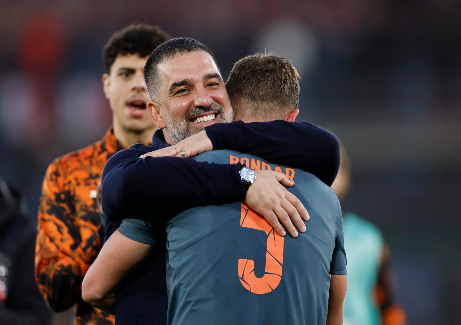 Arda Turan yönetimindeki Shakhtar Donetsk, SK Poltava’yı 4-0 mağlup ederek Ukrayna Premier Lig’de bitime üç hafta kala şampiyonluğunu ilan etti. Arda Turan, bu başarıyla Avrupa’nın üst düzey liglerinde şampiyonluk yaşayan ilk Türk teknik direktör olarak tarihe geçti.